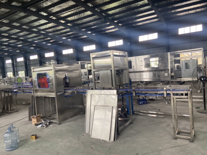 大桶灌裝機(jī)設(shè)備